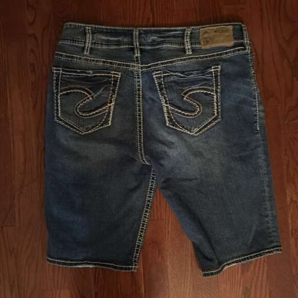Silver Jeans Co. W34 L11 Mid-Rise Denim Bermuda Shorts - Picture 2 of 5